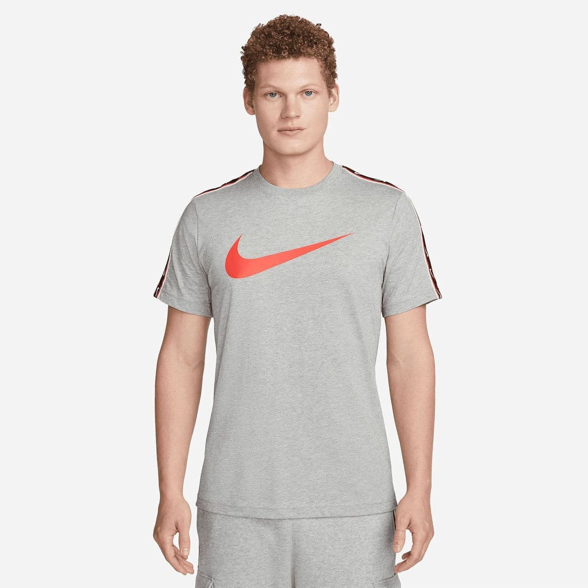 T-Shirt Nike Sportswear Repeat - Image 2